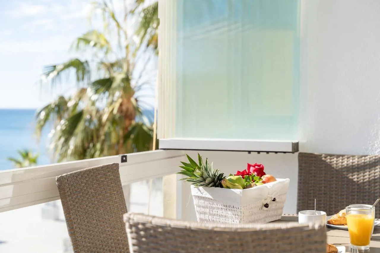 Apartment Dona Lola Patricia: Beachfront Calahonda Penthouse with Sea Views Mijas
