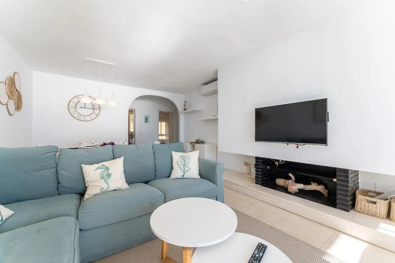 Dona Lola Patricia: Beachfront Calahonda Penthouse with Sea Views Mijas