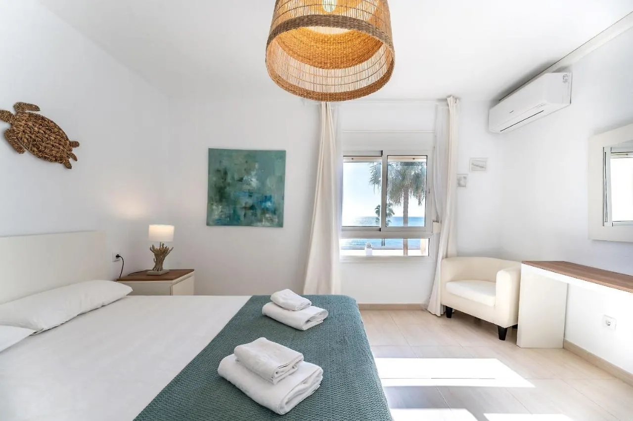Apartment Dona Lola Patricia: Beachfront Calahonda Penthouse with Sea Views Mijas