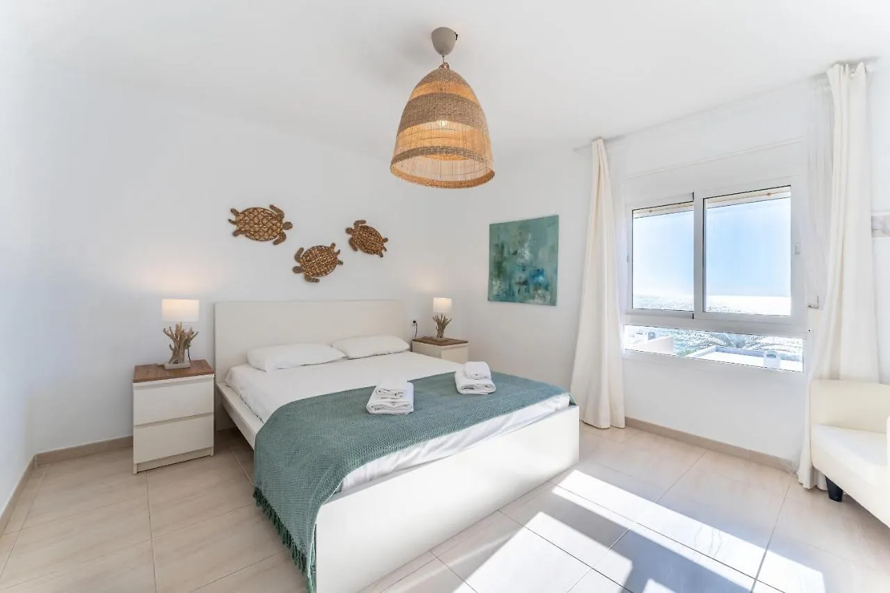 Dona Lola Patricia: Beachfront Calahonda Penthouse with Sea Views Mijas